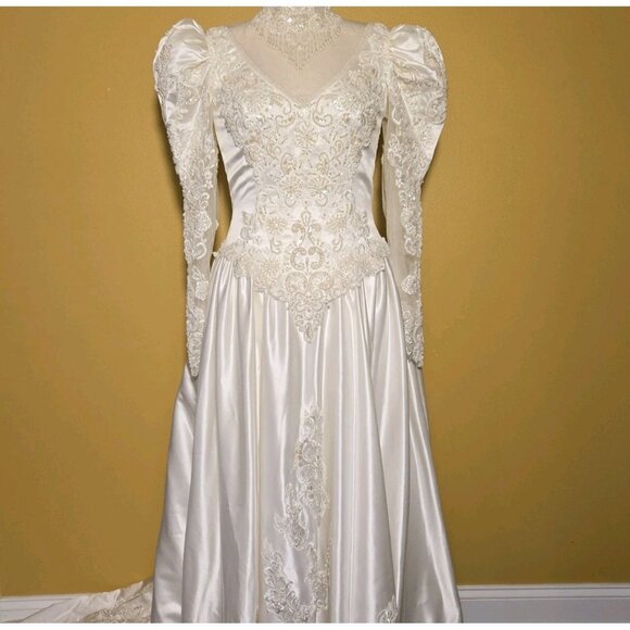 MY FAIR BRIDE Wedding Dress Long Sleeved 14 Bow White Beaded Sequins Long Train - Picture 1 of 16
